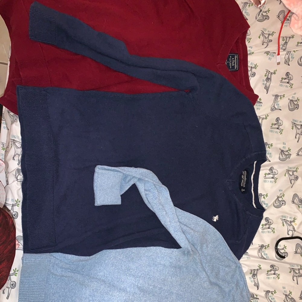 2Abercrombie& Fitch 1 Hollister guy sweaters